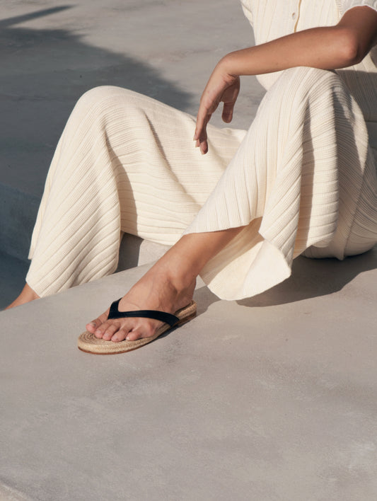 Flip Flop Sandal in Black - l u • c i e e