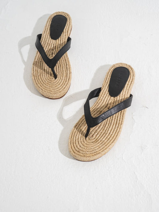 Flip Flop Sandal in Black - l u • c i e e